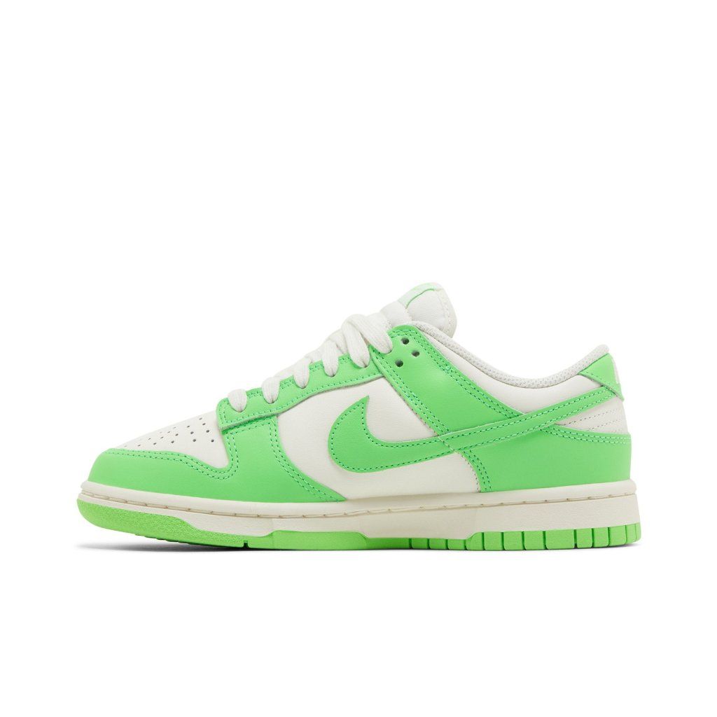 Nike Dunk Low Green Strike (W)
