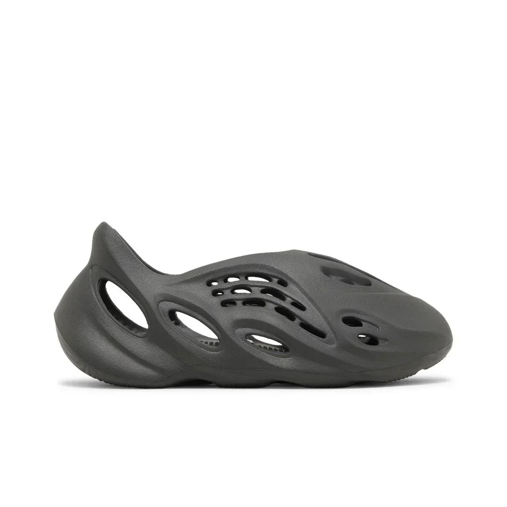 adidas Yeezy Foam RNR Carbon pantofle