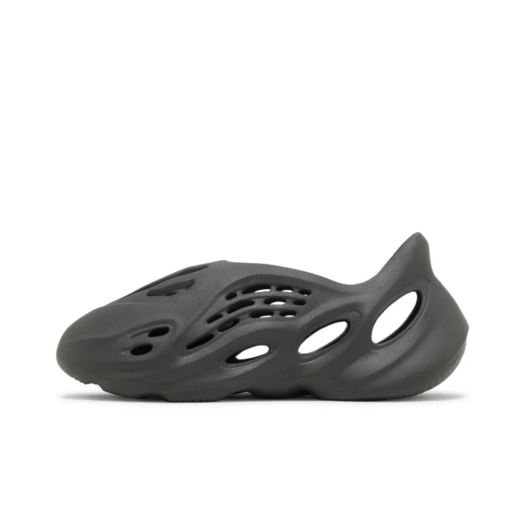 adidas Yeezy Foam RNR Carbon pantofle