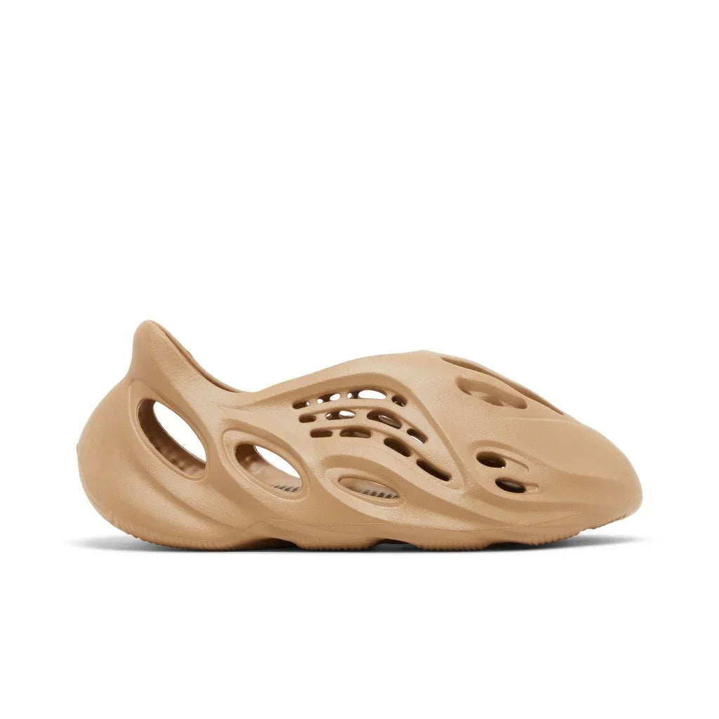 adidas Yeezy Foam RNR Clay Taupe boty