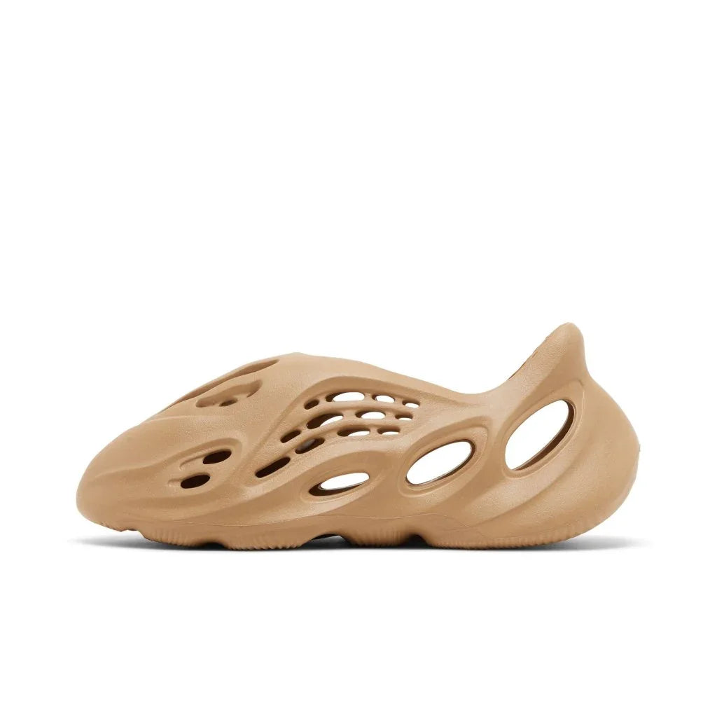 adidas Yeezy Foam RNR Clay Taupe boty