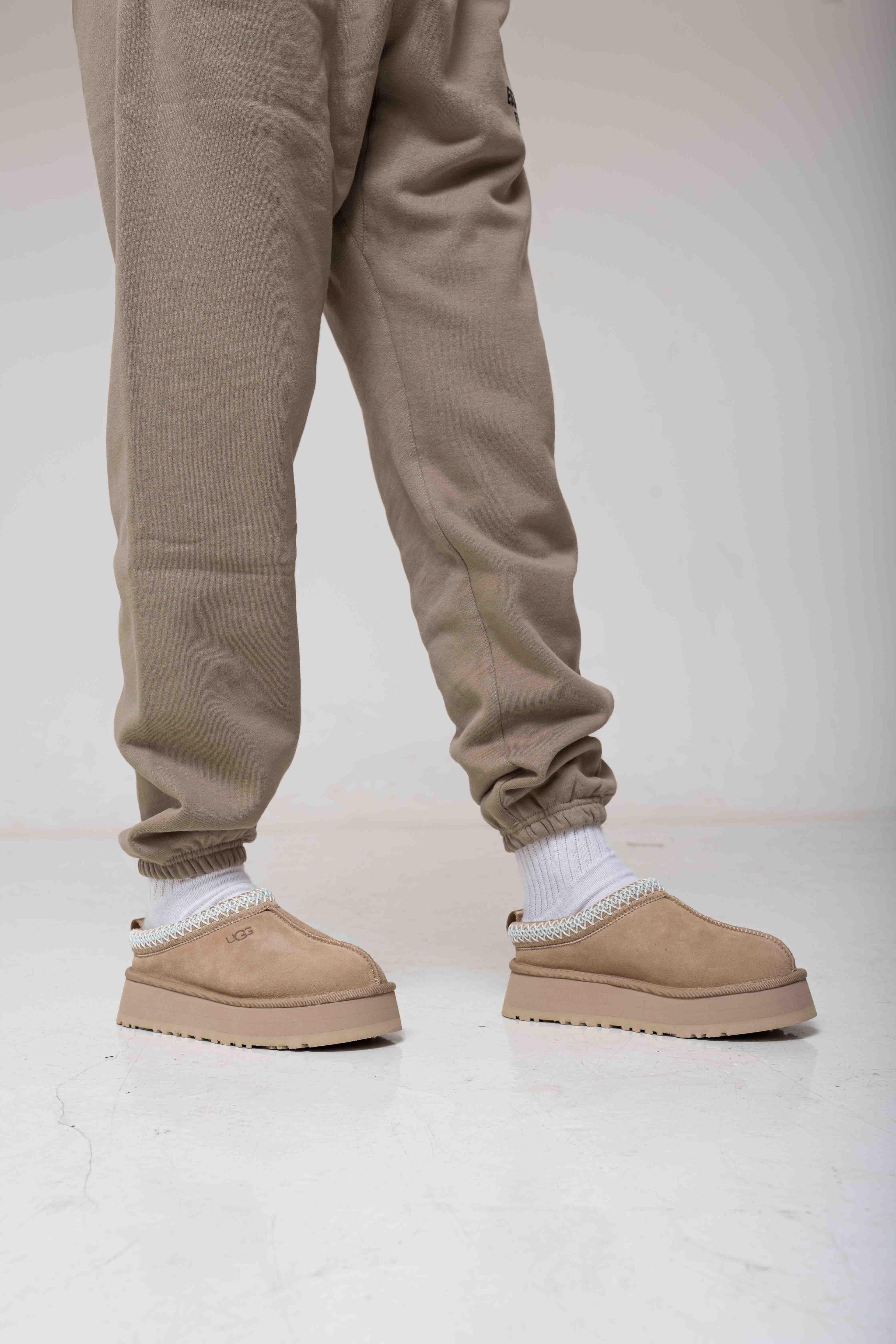 Fear of God Essentials Fleece Sweatpants Desert Sand detail