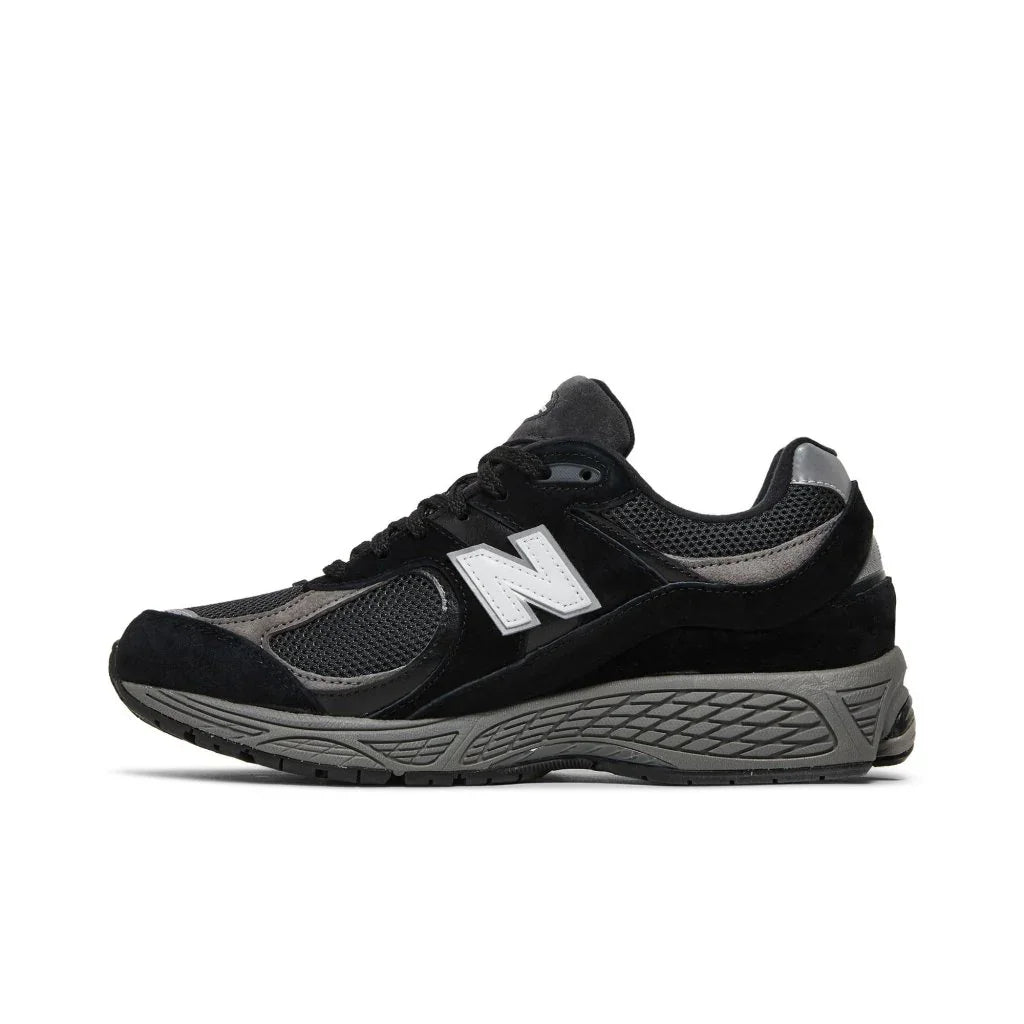 New Balance 2002R Black Dark Grey White pánské tenisky